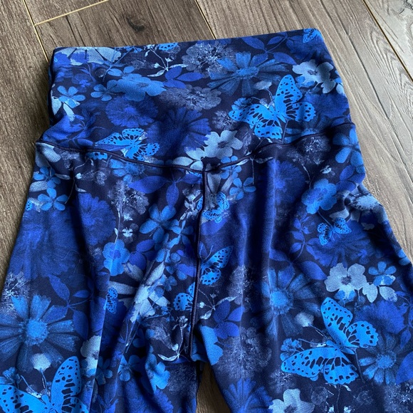 OFFLINE By Aerie Real Me Xtra Twist high rise Leggings blue Floral & butterfly - Picture 8 of 10